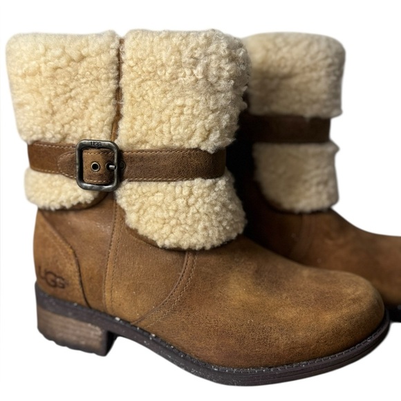 UGG Blayre II leather all weather zip on boots. - Picture 4 of 17